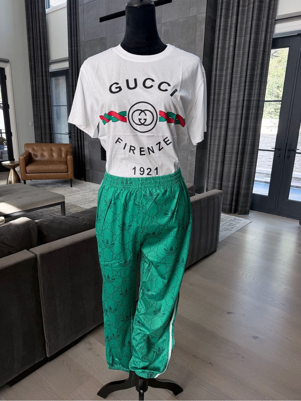 Green Logo-Print Track Pants and a Matching Tshirt Set size S - Picture 9 of 16